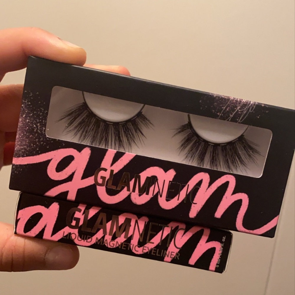 GLAMNETIC magnetic lashes with magnetic liner